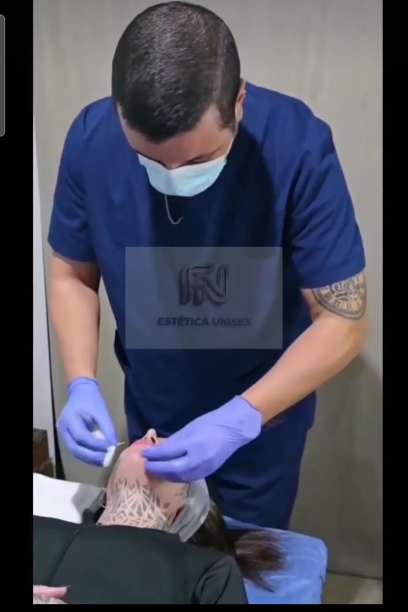 Sesión de tratamiento personalizado en el centro de estética
